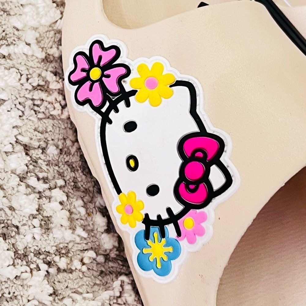 Hello Kitty Sandals - Picture 3 of 5